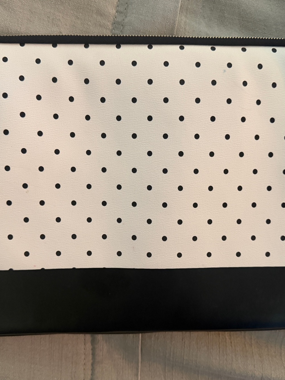 kate spade polka dot Minnie Mouse laptop sleeve - white & black with red accents - Picture 4 of 7